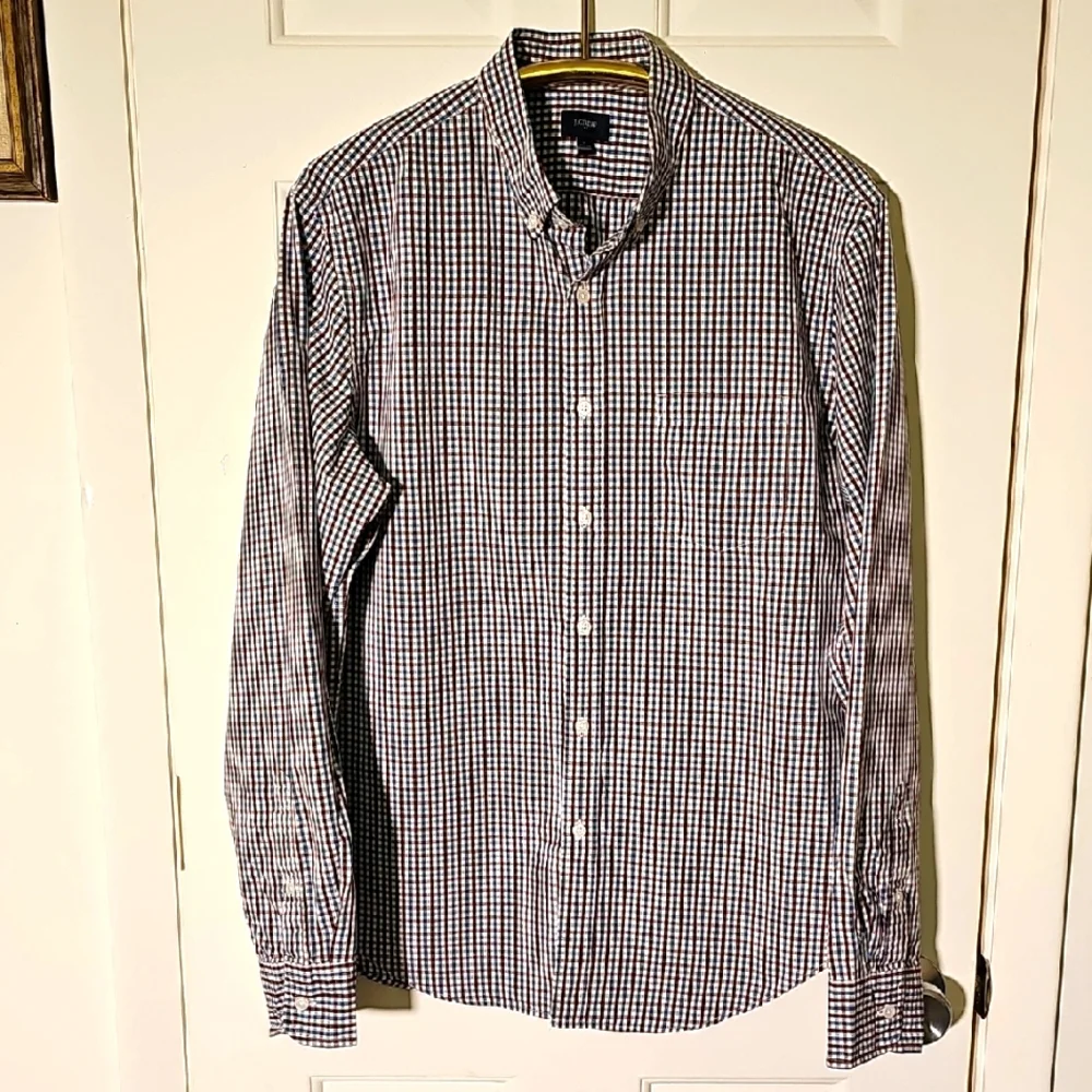 J.Crew Mens Shirt Button Down. Size Large. Burgundy/blue And White‎ Checks.